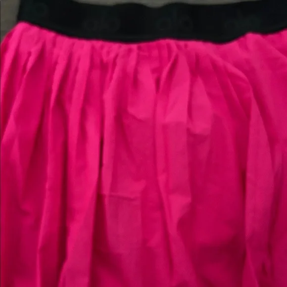 ALO Yoga Vibrant Pink Mini tennis/pickleball Skirt - Picture 5 of 8